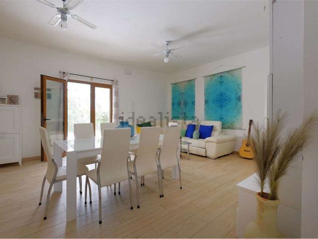 Case e ville in vendita di 192 m² in Via Nino Bixio