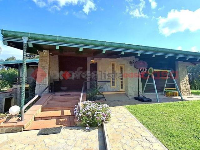 Case e ville in vendita di 192 m² in Via Siracusa, 90