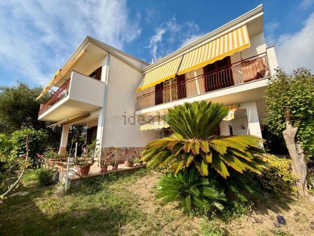 Case e ville in vendita di 192 m² in Via Pietra Rossa, 41