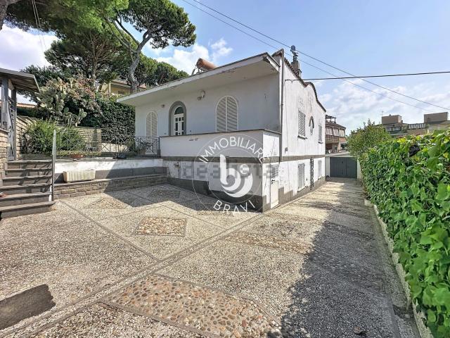Case e ville in vendita di 192 m² in Via Tiziano, 2
