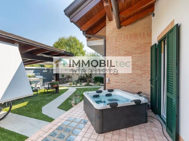 Case e ville in vendita di 192 m² in Via Vittorio Veneto, 26