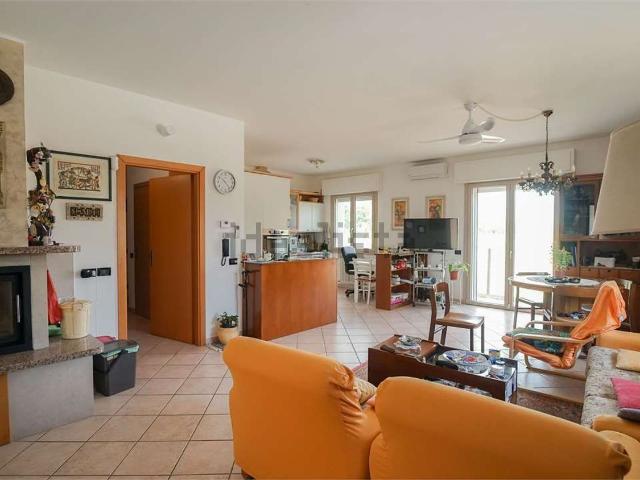 Case e ville in vendita di 193 m² in Via Corciano, 34