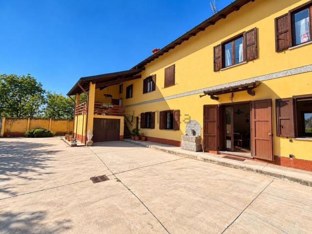 Case e ville in vendita di 193 m² in Via Monte Cervino, 32