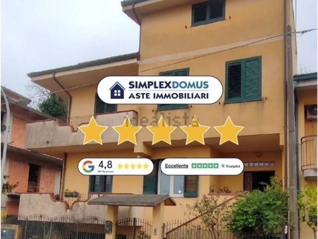 Case e ville in vendita di 193 m² in Via Salvo D&apos Acquisto