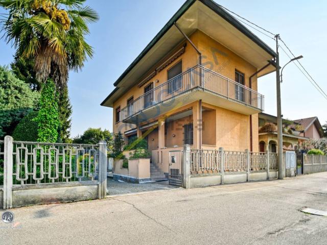 Case e ville in vendita di 193 m² in Via Salvo d&apos Acquisto, 5