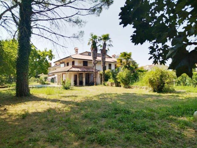 Case e ville in vendita di 193 m² in Via Risorgimento