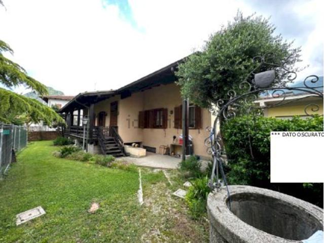 Case e ville in vendita di 193 m² in Via Vegliato, 12
