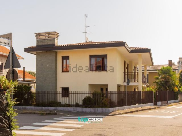 Case e ville in vendita di 193 m² in Via Vicinale Longù, 6