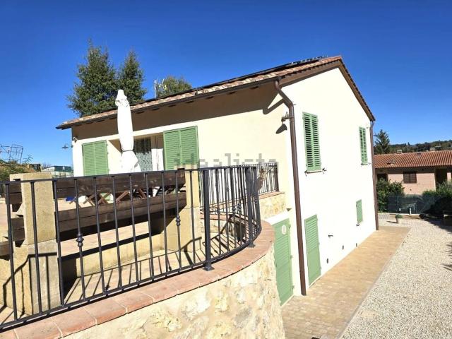 Case e ville in vendita di 193 m² in Viale dei Mille, 53034