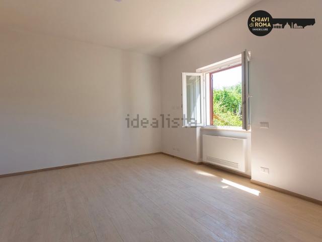 Case e ville in vendita di 193 m² in Strada Statale 4 Via Salaria, 31
