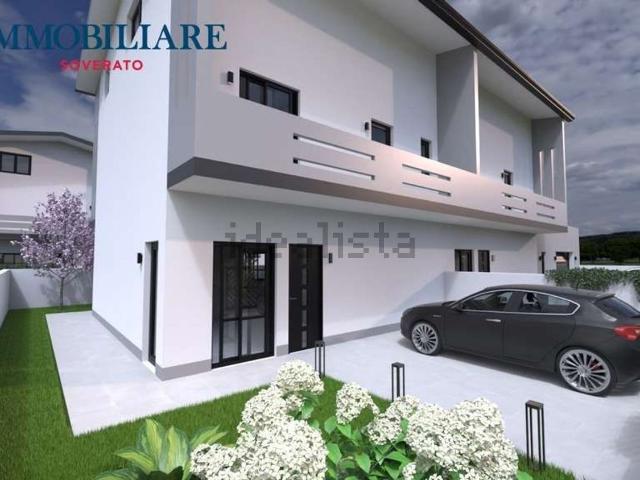 Case e ville in vendita di 194 m² in Via Giosuè Carducci