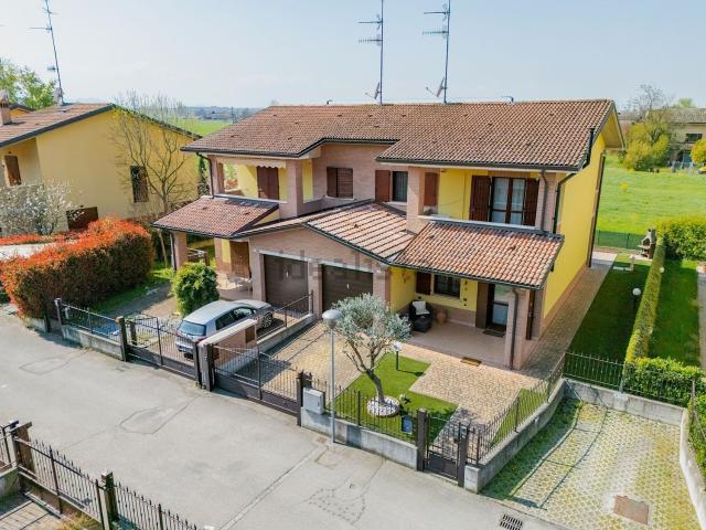Case e ville in vendita di 194 m² in Via Antonello da Messina
