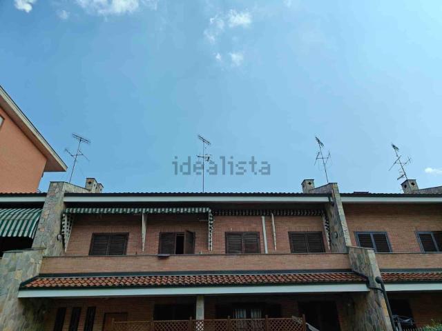 Case e ville in vendita di 194 m² in Via Filippo Turati