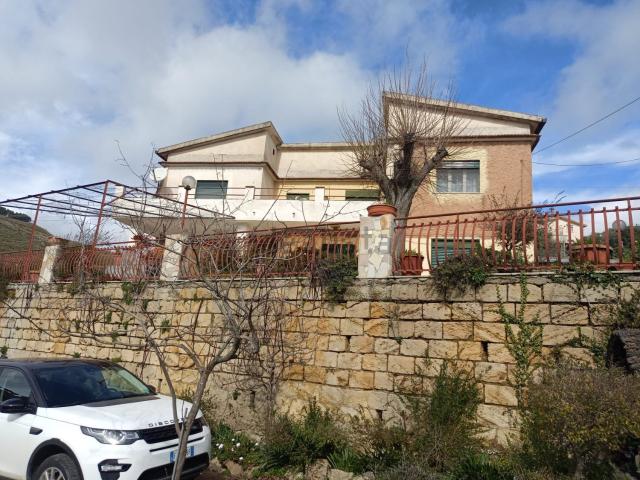 Case e ville in vendita di 194 m² in Contrada Cannarozzo