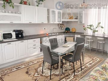 Case e ville in vendita di 194 m² in Piazza Guglielmo Marconi, 20