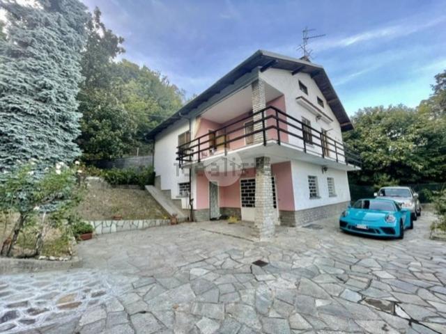 Case e ville in vendita di 195 m² in Via Celle, 23