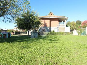 Case e ville in vendita di 195 m² in Via Bonissani, 52