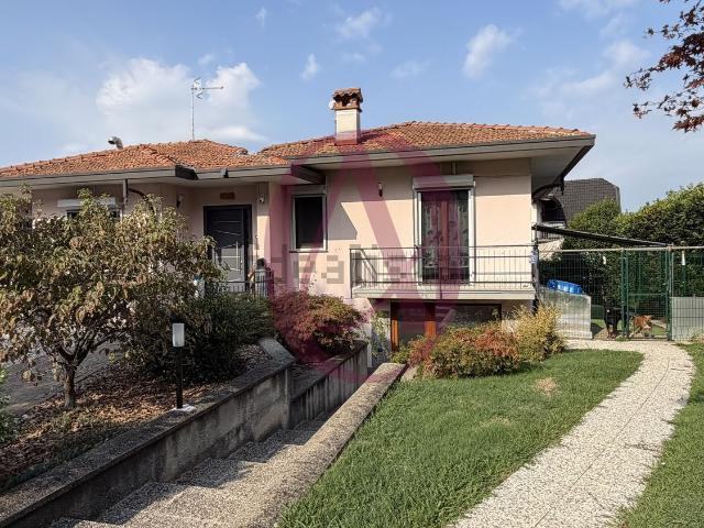 Case e ville in vendita di 195 m² in Via Belvedere, 6