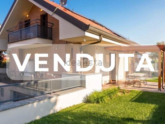 Case e ville in vendita di 195 m² in Via dei Gelsi, 10