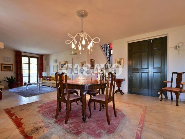 Case e ville in vendita di 195 m² in Via della Malva, 27