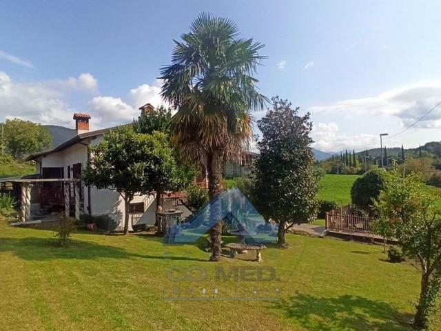 Case e ville in vendita di 195 m² in Via Monsignor Giacomo Testa