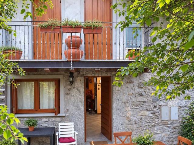Case e ville in vendita di 195 m² in Via Solato Inferiore