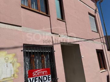 Case e ville in vendita di 195 m² in Via San Lucia, 1