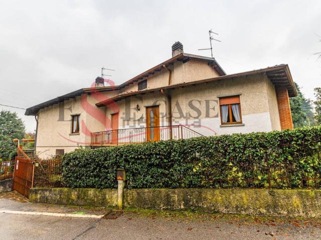 Case e ville in vendita di 195 m² in Via Santo Pezzotta, 3