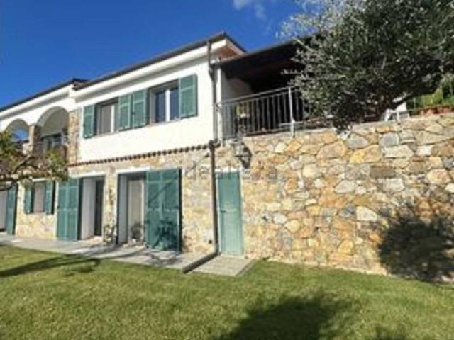 Case e ville in vendita di 195 m² in Via Provinciale