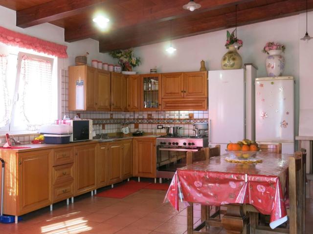 Case e ville in vendita di 195 m² in Via Vetica