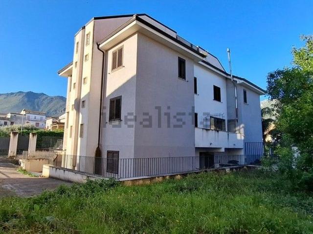 Case e ville in vendita di 195 m² in Corso Italia