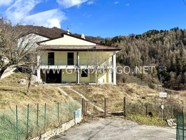Case e ville in vendita di 195 m² in Località Mezzavilla, 20