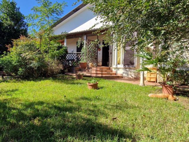 Case e ville in vendita di 195 m² in Strada Riserva Prato dell&apos Olmo, 232