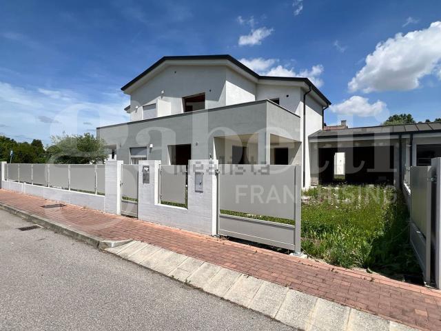 Case e ville in vendita di 196 m²