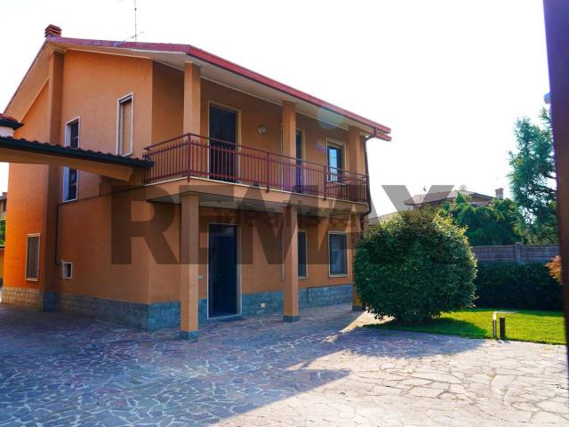 Case e ville in vendita di 196 m²