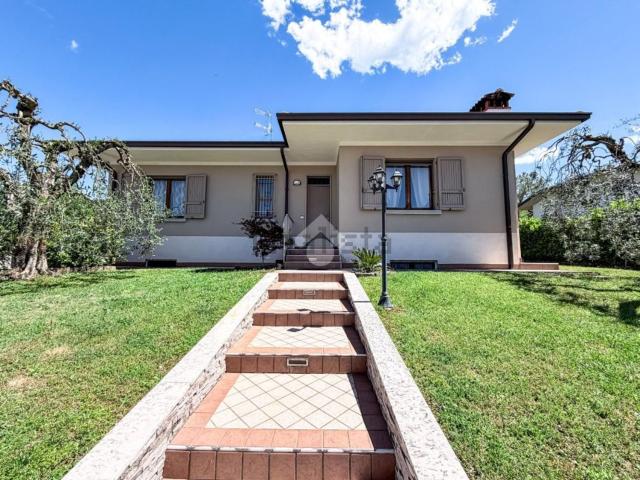Case e ville in vendita di 196 m² in Via Campagnola, 13