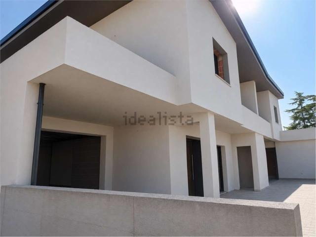Case e ville in vendita di 196 m² in Via Monterone
