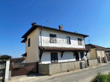 Case e ville in vendita di 196 m² in Via Maestra, 152