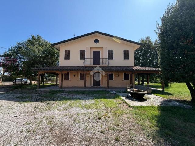 Case e ville in vendita di 196 m² in Via San Pio X, 300