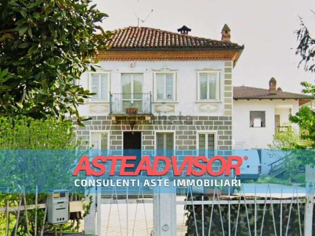 Case e ville in vendita di 196 m² in Via Stazione, 33
