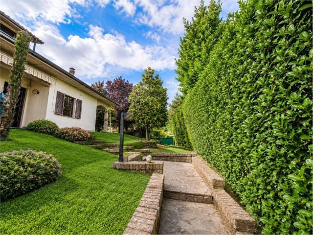 Case e ville in vendita di 196 m² in Via Roma