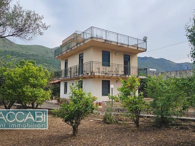 Case e ville in vendita di 197 m² in Via delle Rose