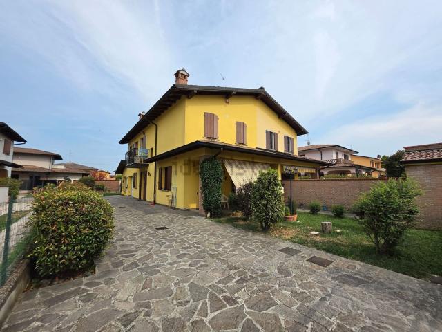 Case e ville in vendita di 197 m² in Via Monticelli Obizzi