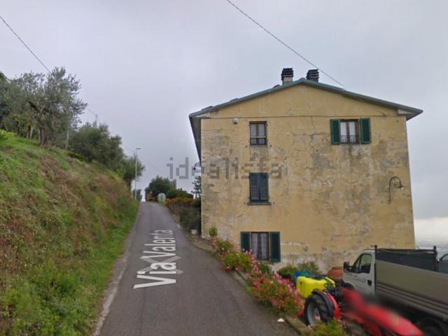 Case e ville in vendita di 197 m² in Via Valenta