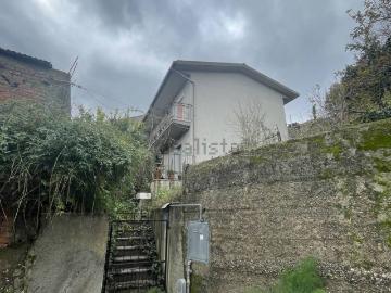 Case e ville in vendita di 197 m² in Via Vittorio Veneto