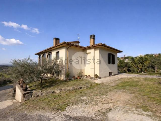 Case e ville in vendita di 197 m² in Viale Vincenzo Lotti