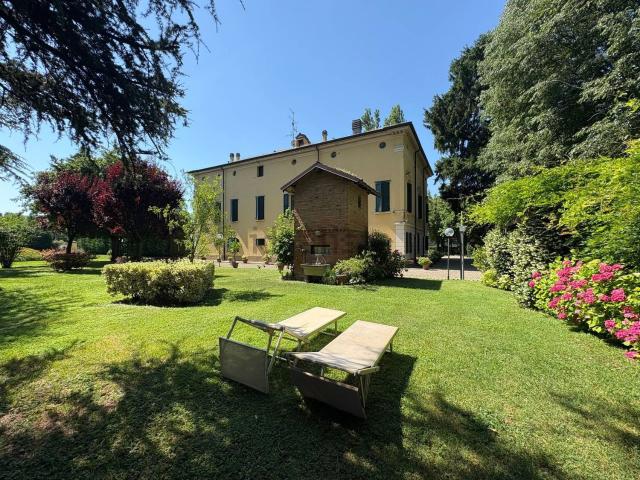 Case e ville in vendita di 1980 m² in Strada Barchetta, 392