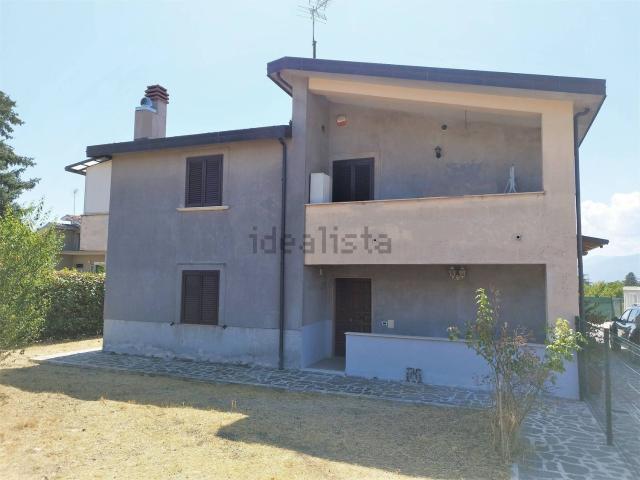 Case e ville in vendita di 198 m² in Via Caruscino