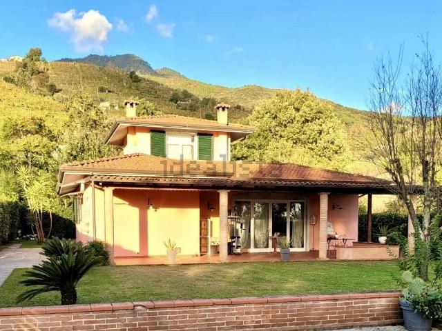Case e ville in vendita di 198 m² in Via Castagnola di Sotto
