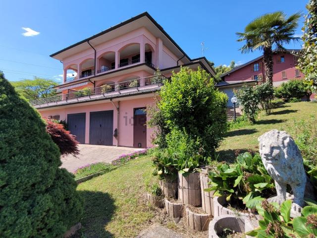 Case e ville in vendita di 198 m² in Via Gelada
